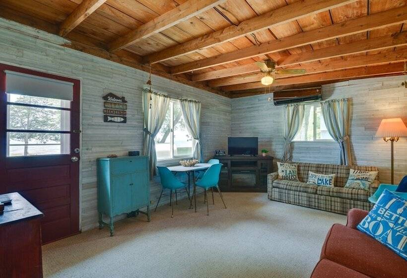 Cozy Beachfront Cottage On Lake Ontario!