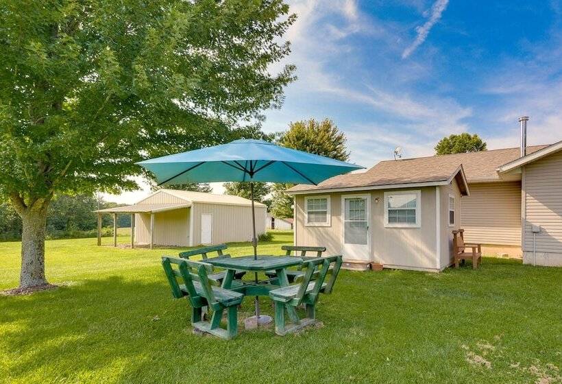 Cozy Stafford Home W/ Outdoor Pool: Pets Welcome!