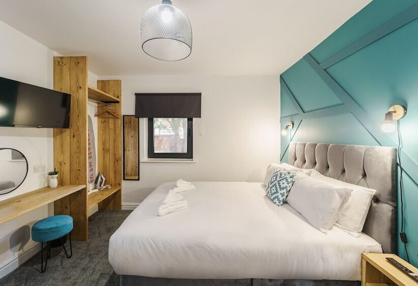 Deluxe Studio Apartments