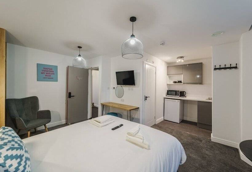 Deluxe Studio Apartments