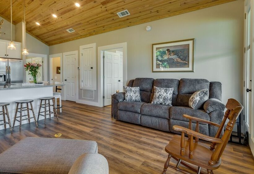 Escape To Nature: Lakefront Jay Cottage W/ Views!