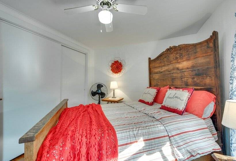 Hop Bottom Home W/ Private Yard & Fire Pit!