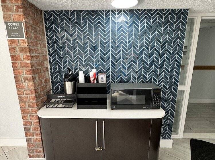 هتل Studio 6 Suites East Syracuse Airport