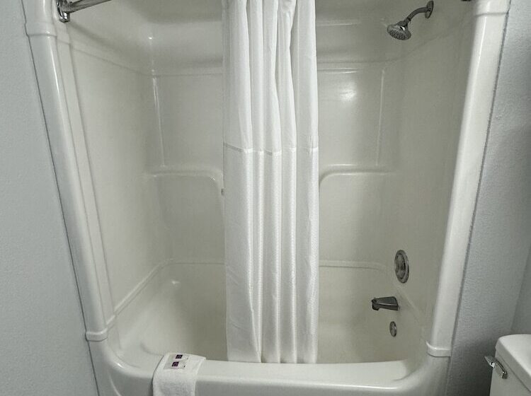 هتل Studio 6 Suites East Syracuse Airport