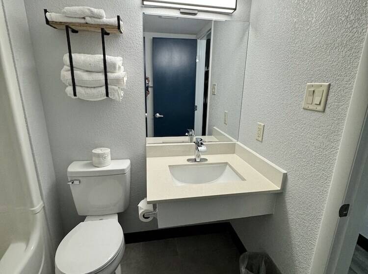 هتل Studio 6 Suites East Syracuse Airport