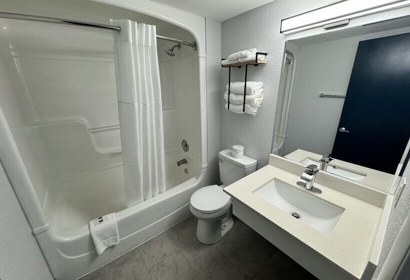 هتل Studio 6 Suites East Syracuse Airport