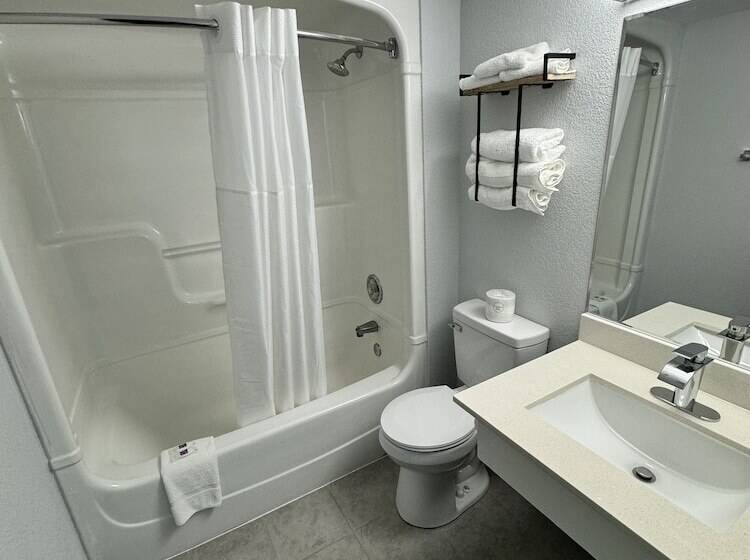 هتل Studio 6 Suites East Syracuse Airport