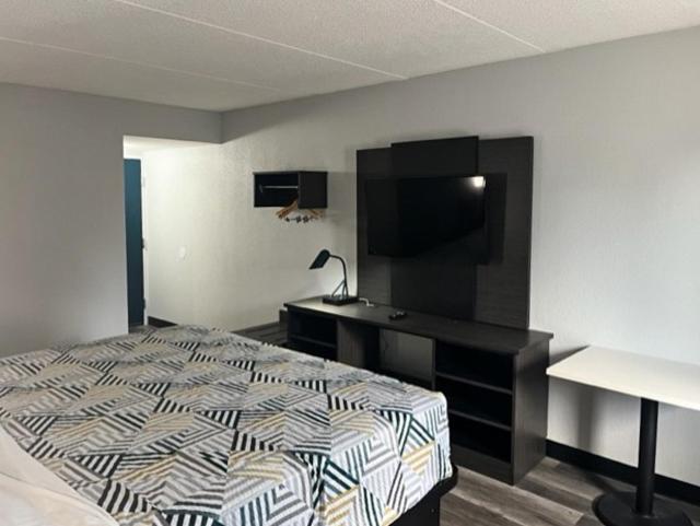 هتل Studio 6 Suites East Syracuse Airport
