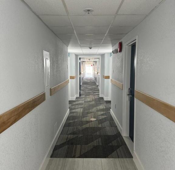 هتل Studio 6 Suites East Syracuse Airport