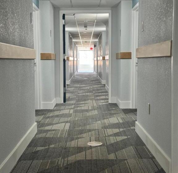 هتل Studio 6 Suites East Syracuse Airport