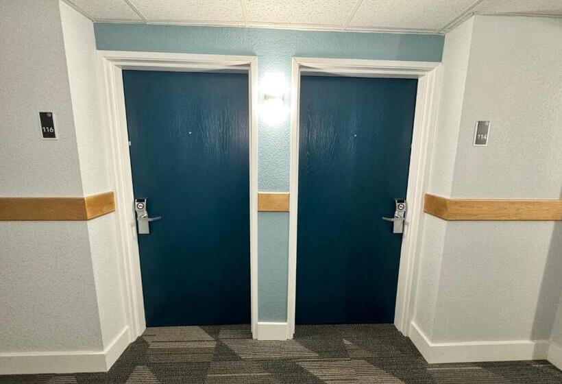 هتل Studio 6 Suites East Syracuse Airport