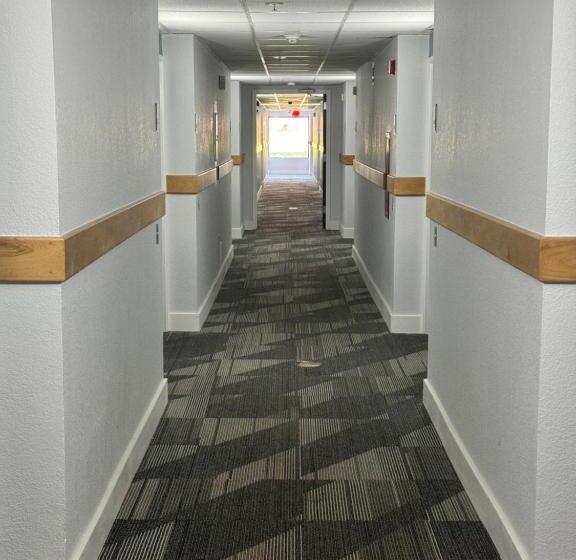 هتل Studio 6 Suites East Syracuse Airport