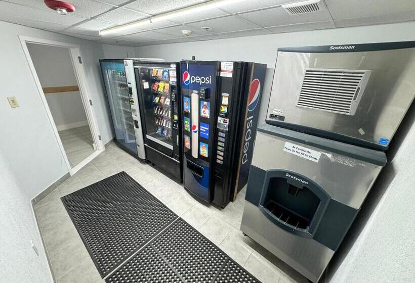 هتل Studio 6 Suites East Syracuse Airport