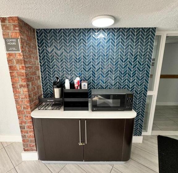 هتل Studio 6 Suites East Syracuse Airport