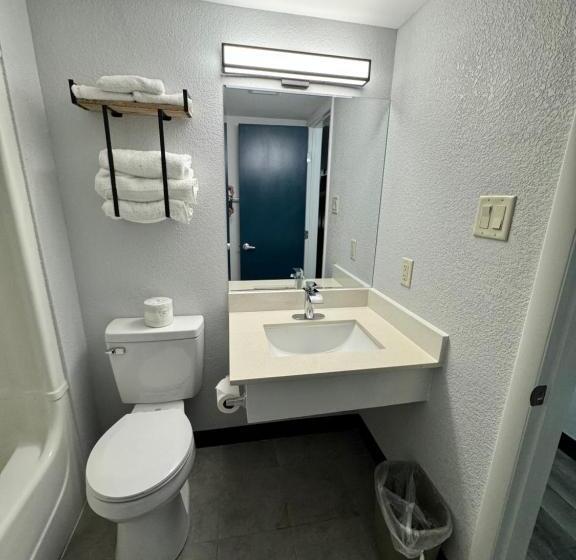 هتل Studio 6 Suites East Syracuse Airport