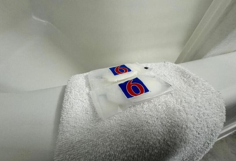 هتل Studio 6 Suites East Syracuse Airport
