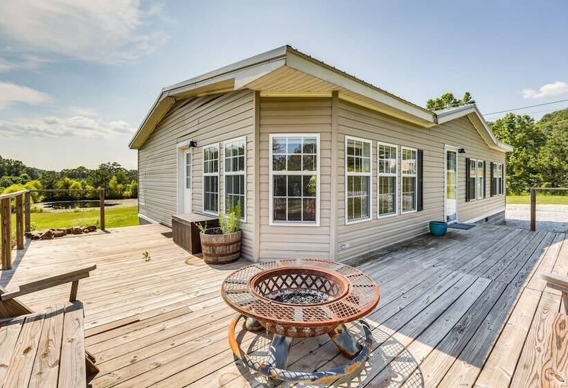 Jacksonville Home W/ Deck   30 Mi To Talladega!