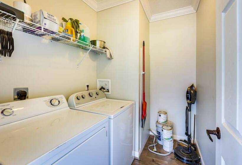 Jacksonville Home W/ Deck   30 Mi To Talladega!