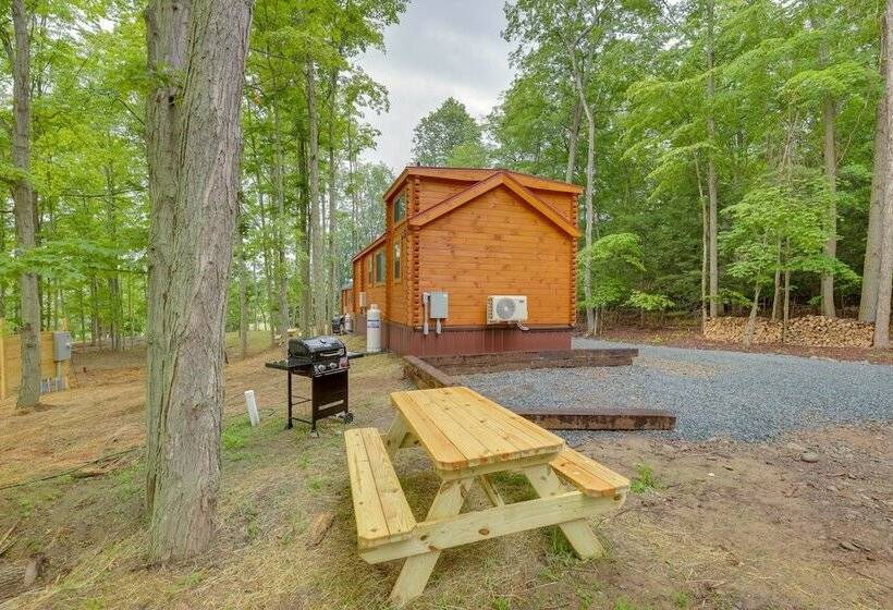 Middlebury Center Retreat: Gas Grill & Scenic Deck