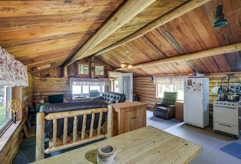 Peaceful Lakefront Cabin Getaway: Dock, Fire Pit!