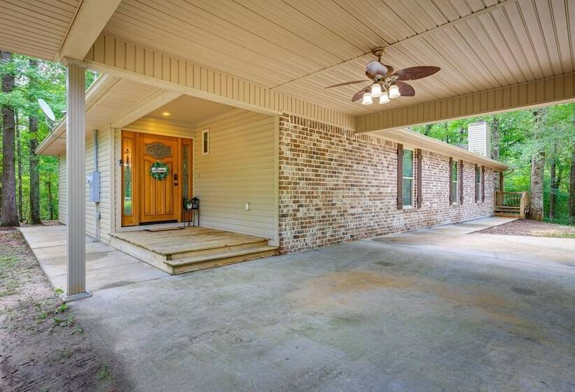 Peaceful Lucedale Hideaway On Private Acerage!
