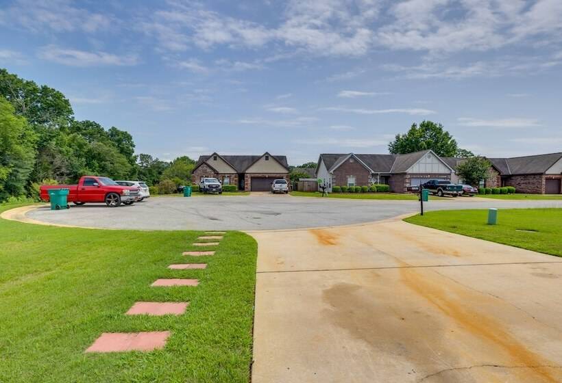 Pet Friendly Moundville Home W/ Fenced Backyard!