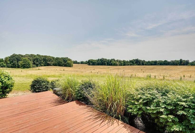 Pet Friendly Vienna Cabin W/ Screened In Porch!