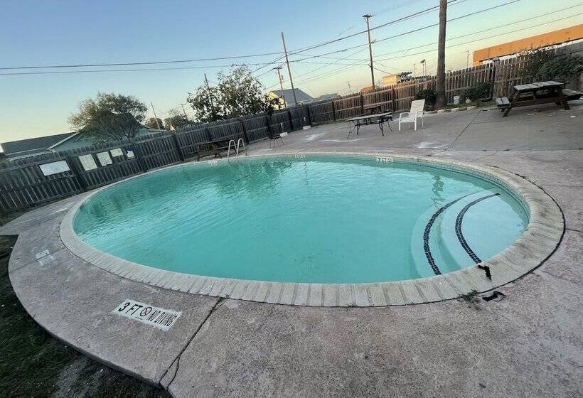 Village Inn Motel