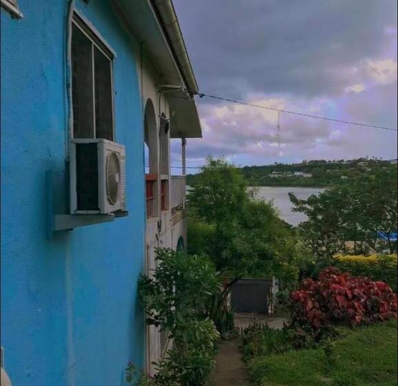 تختخواب و صبحانه Room With A View & Apartment Style