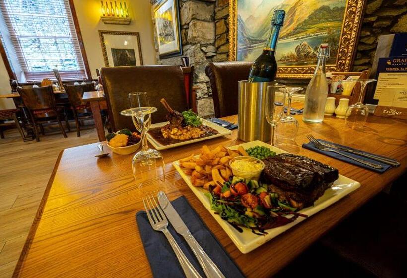 簡易ホテル Grapes Hotel, Bar & Restaurant Snowdonia Nr Zip World