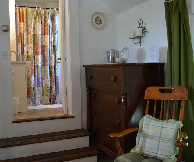 ホテル Black Walnut Point Inn