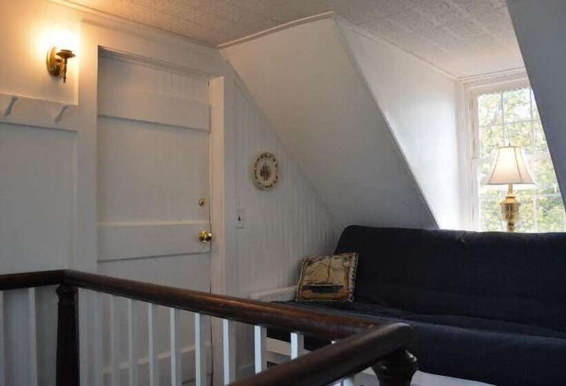 ホテル Black Walnut Point Inn