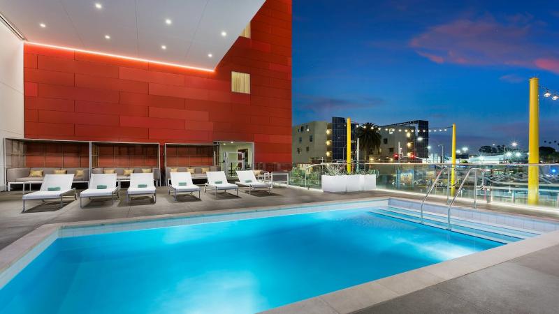 هتل Courtyard By Marriott Santa Monica