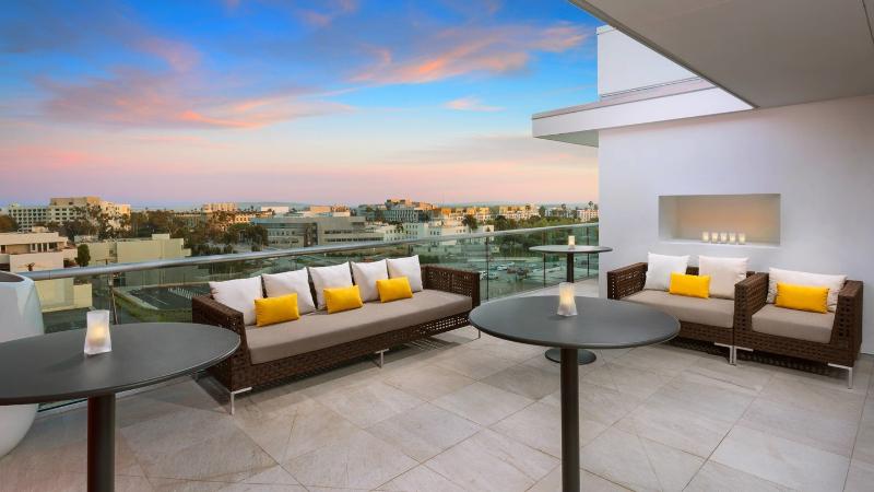 هتل Courtyard By Marriott Santa Monica