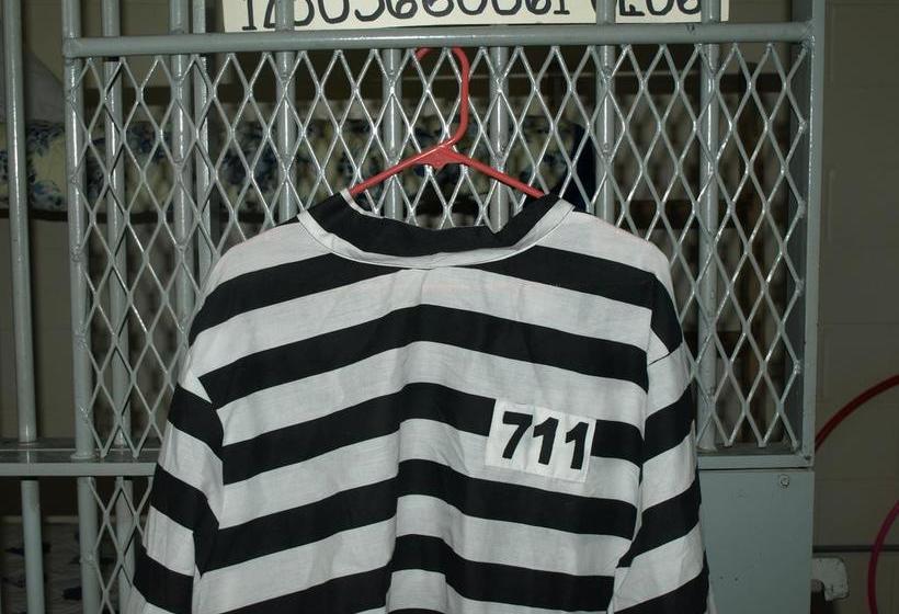 هتل Jailhouse B&b