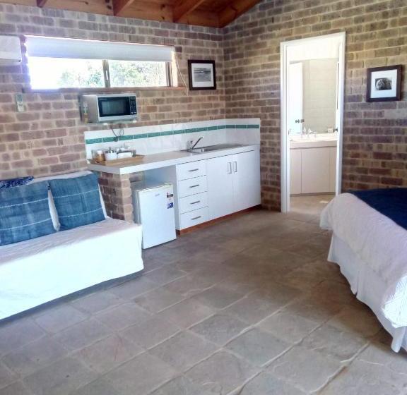 هتل Nautilus Retreat Kalbarri B&b