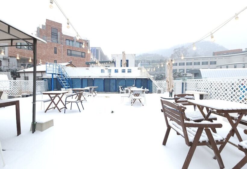 پانسیون Myeongdong Rooftop Hostel