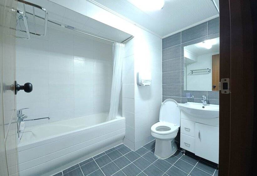 پانسیون Myeongdong Rooftop Hostel