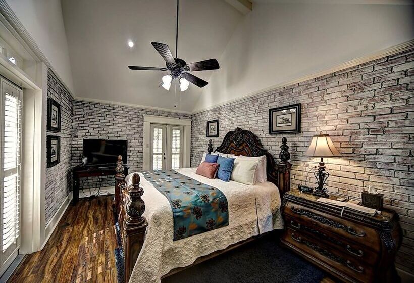 The Good House B&b