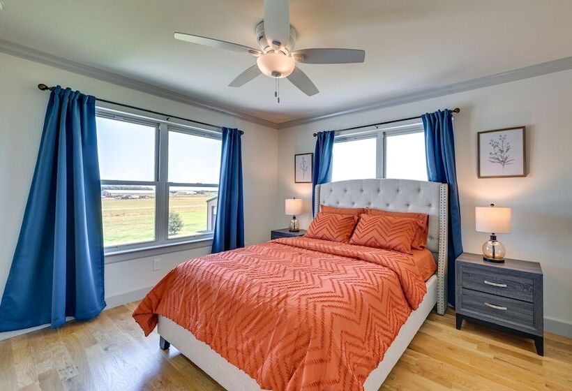 26 Acre Pilot Point Ranch Home W/ Pool & Mini Golf