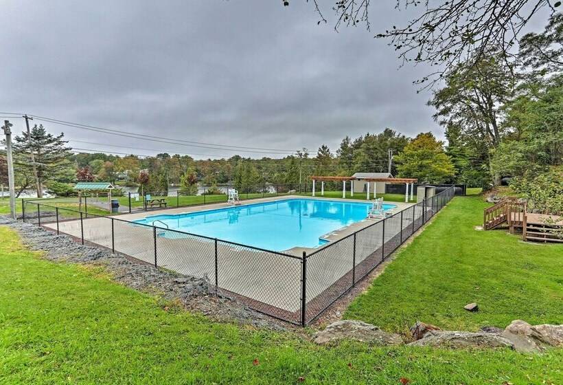 A Time To Remember  Tobyhanna Home W/ Hot Tub!