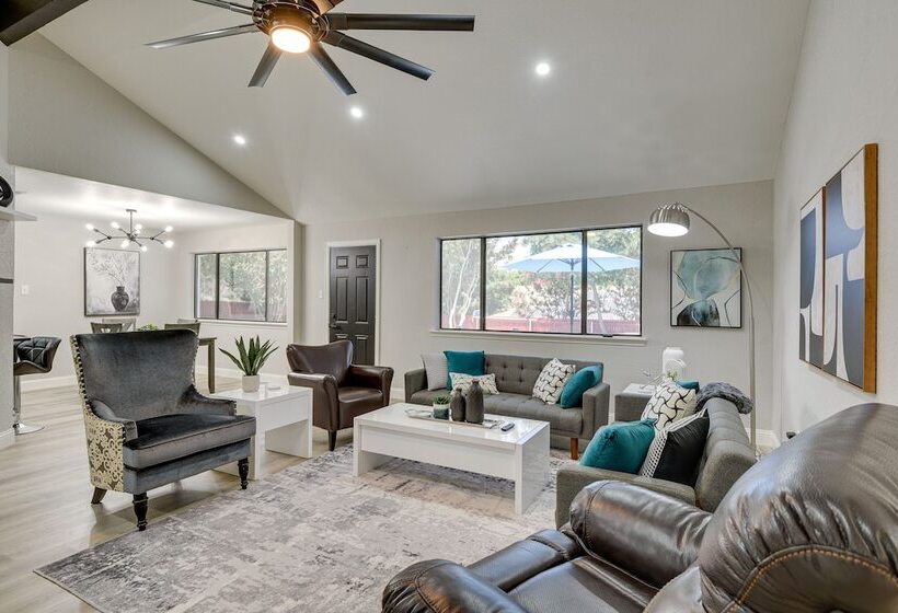 Bedford Retreat W/ Private Pool & Gas Grill!