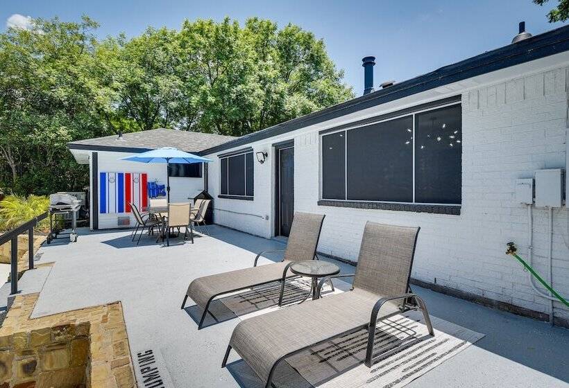 Bedford Retreat W/ Private Pool & Gas Grill!