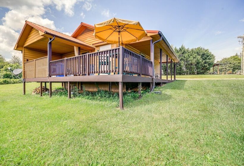 Wraparound Deck & Hot Tub: Blue Ridge Mtn Cabin