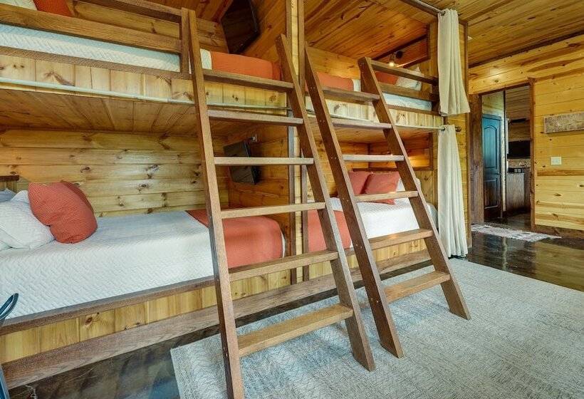 Broken Bow Cabin W/ Game Room & Private Hot Tub!