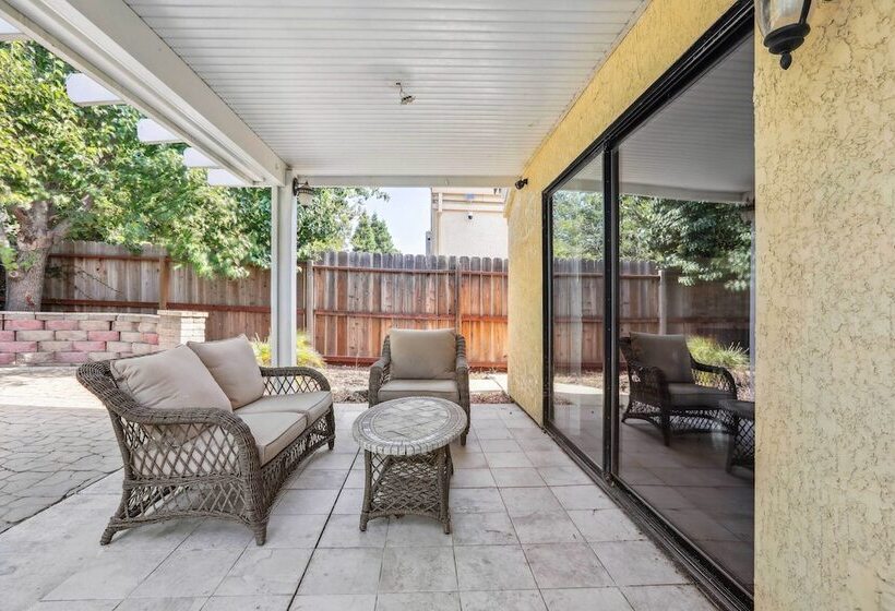 Charming Elk Grove Home   15 Mi To Sacramento!