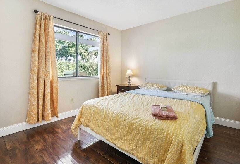 Charming Elk Grove Home   15 Mi To Sacramento!