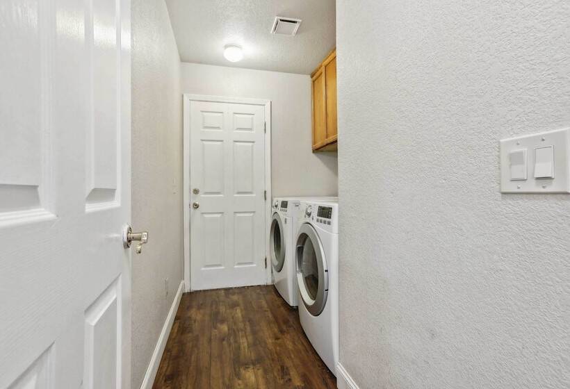 Charming Elk Grove Home   15 Mi To Sacramento!