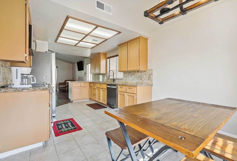 Charming Elk Grove Home   15 Mi To Sacramento!