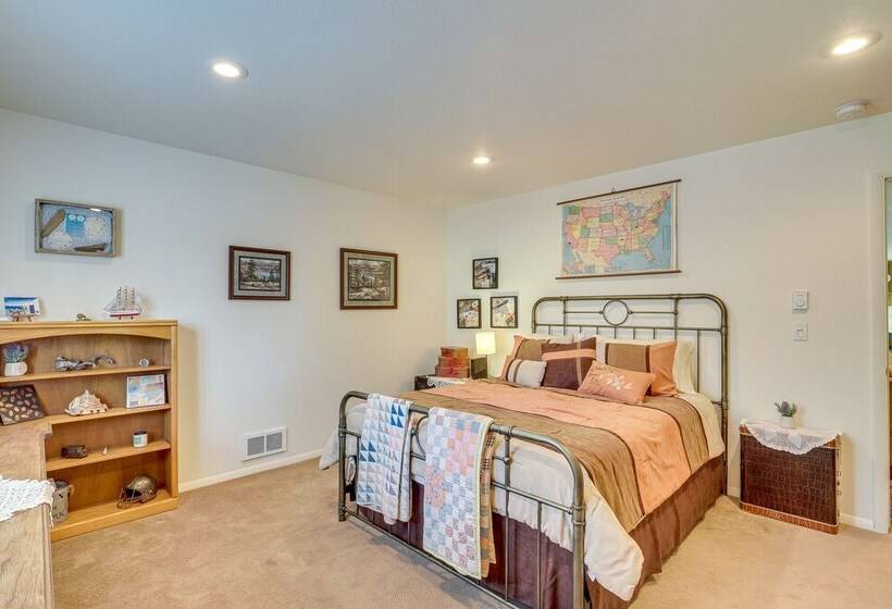 Charming Elko Home W/ Pool Table!